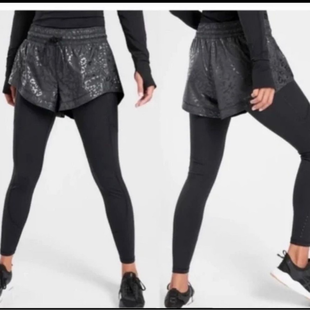 NWT Athleta Rainier 2 in 1 tight M fleece lined winter camo shorts high rise